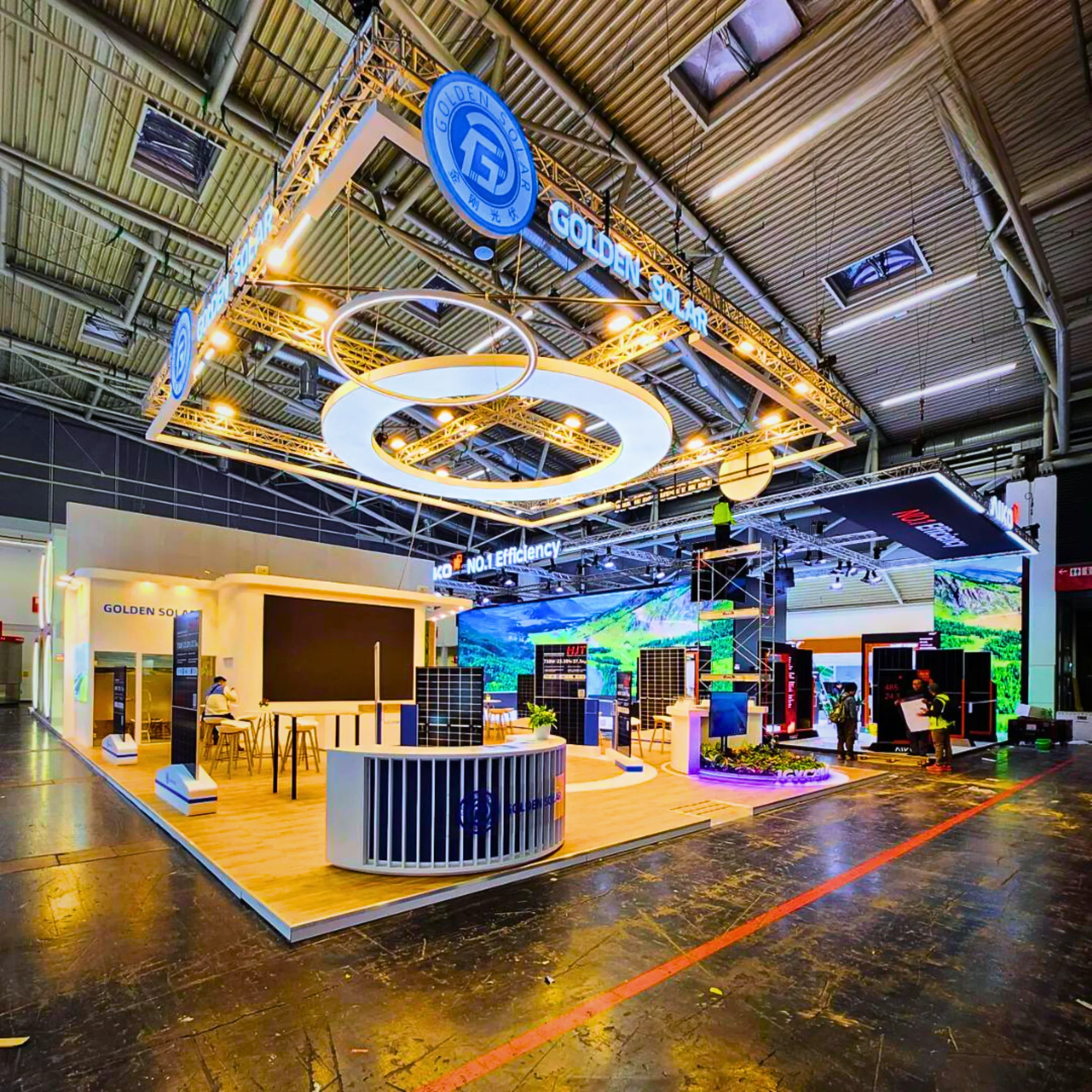 Golden Time — ekspozycja automotive